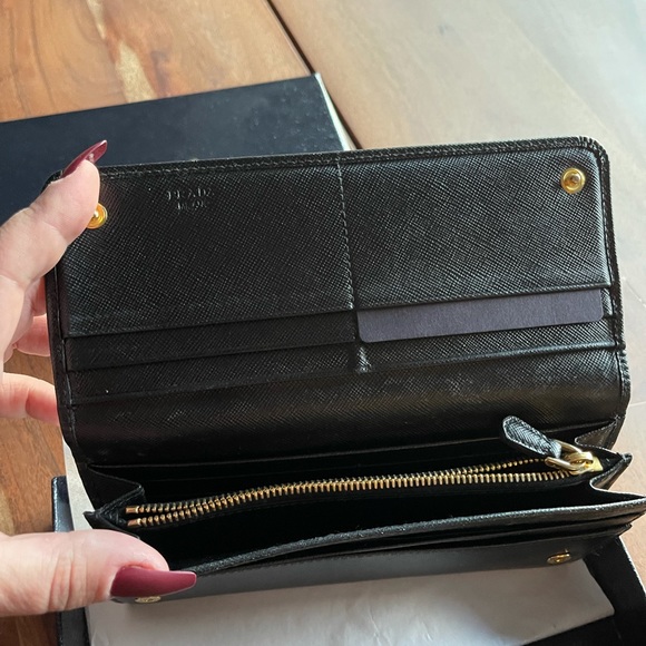 Black Saffiano Prada Wallet - 100% authentic with box and authenticity card - Picture 2 of 6